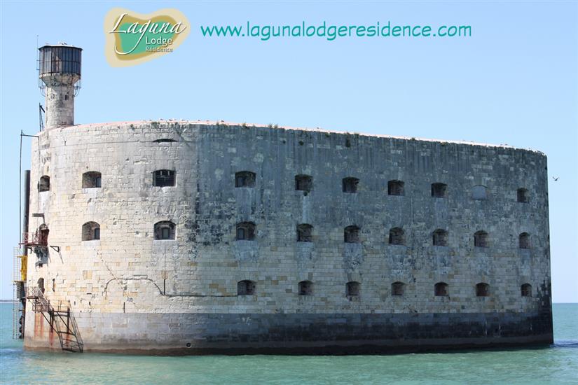 Fort Boyard vlakbij Laguna Lodge Residence 