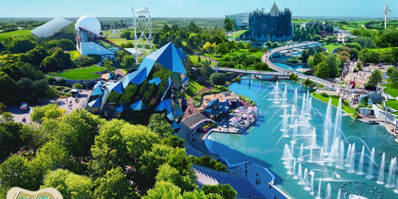 Luchtfoto familie attractiepark Futuroscope dichtbij Laguna Lodge Résidence aan de Atlantische kust van Frankrijk
