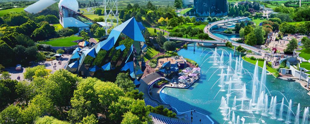 Luchtfoto familie attractiepark Futuroscope dichtbij Laguna Lodge Résidence aan de Atlantische kust van Frankrijk