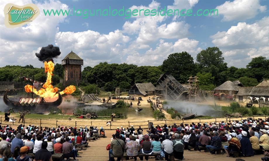 Optreden Vikings Puy du Fou in de Vendee-regio in de buurt van Laguna Lodge Résidence aan de Atlantische kust van Frankrijk