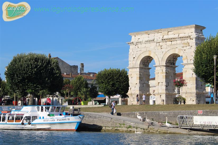 Arc de Saintes vlakbij Laguna Lodge Residence aan de Atlantische kust van Frankrijk