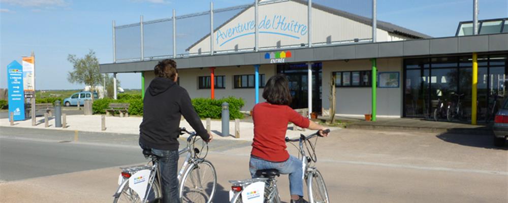Ingang Cité de l'Huître in Marennes dichtbij Laguna Lodge Résidence aan de Atlantische kust van Frankrijk