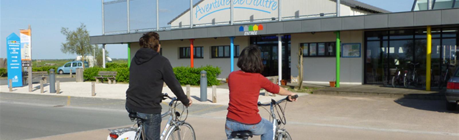 Ingang Cité de l'Huître in Marennes dichtbij Laguna Lodge Résidence aan de Atlantische kust van Frankrijk