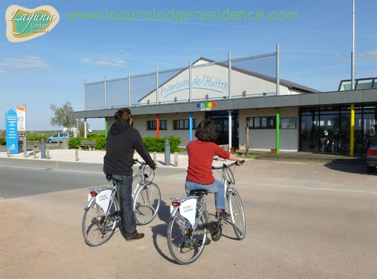 Ingang Cité de l'Huître in Marennes dichtbij Laguna Lodge Résidence aan de Atlantische kust van Frankrijk